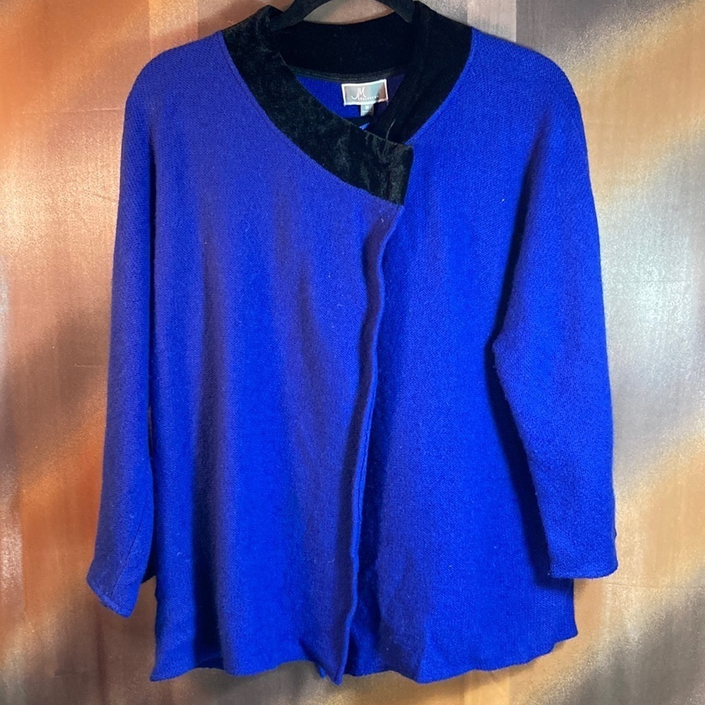 Vintage 90’s muted blue jacket velvet collar. size M. 135 44” chest‎